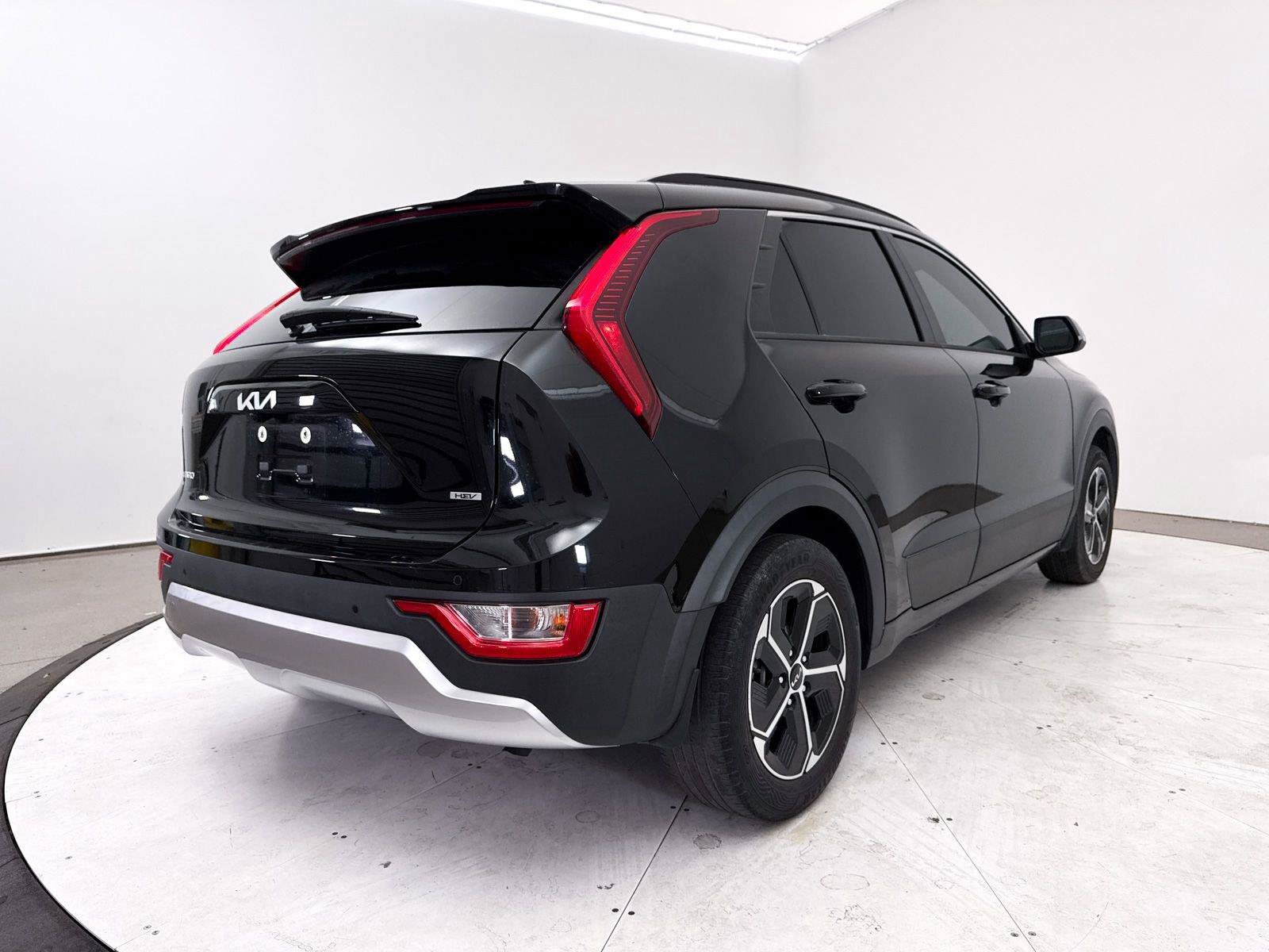 Used 2023 Kia Niro EX FWD image 17
