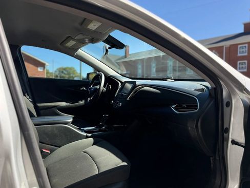 Used 2018 Chevrolet Malibu LT FWD image 11
