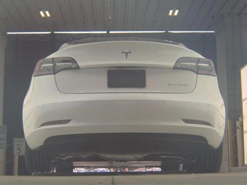 Used 2022 Tesla Model 3 Long Range AWD/4WD image 8
