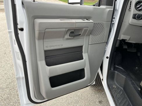 New 2027 Ford E-450 and Econoline 450 Super Duty w/ Power Equipment Group RWD image 7