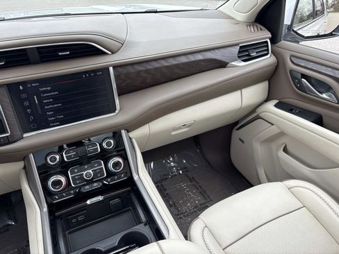 Used 2023 GMC Yukon XL Denali w/ Advanced Technology Package image 26