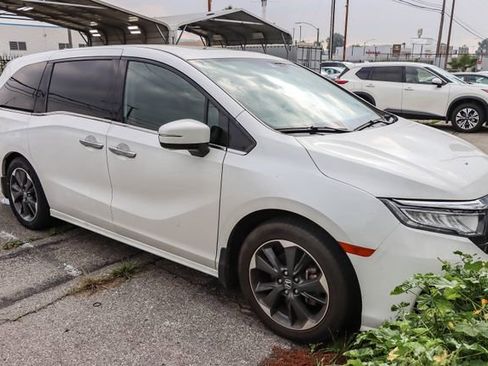 Certified 2023 Honda Odyssey Elite image 2