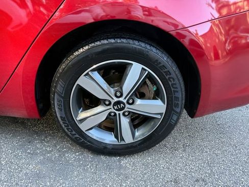 Used 2018 Kia Forte S image 37