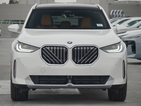 Used 2025 BMW X3 xDrive30i w/ Premium Package image 2