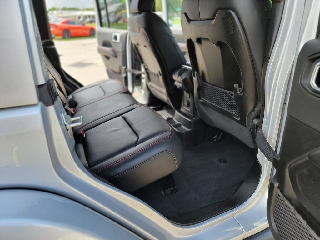 Used 2024 Jeep Wrangler Unlimited Rubicon AWD/4WD image 15