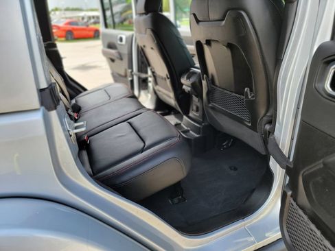 Used 2024 Jeep Wrangler Unlimited Rubicon AWD/4WD image 15