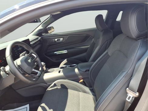 Used 2025 Ford Mustang GT RWD image 9