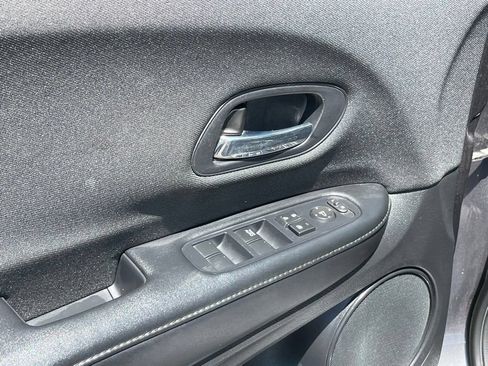 Used 2021 Honda HR-V LX image 11