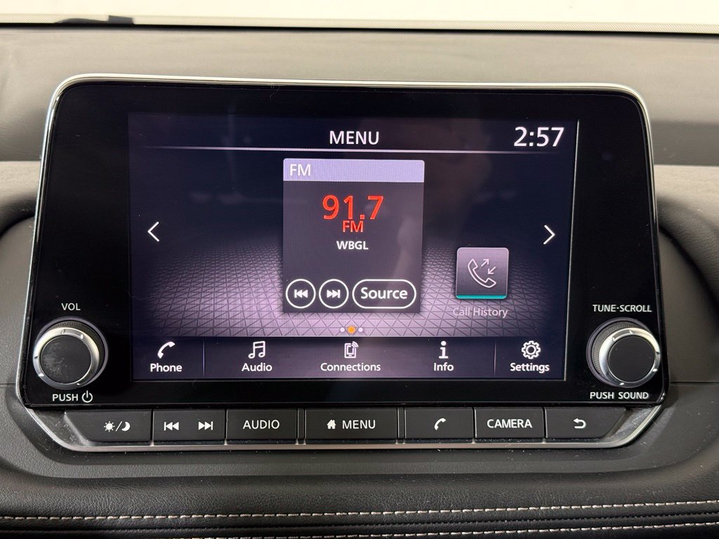 Used 2025 Nissan Rogue S AWD/4WD image 3