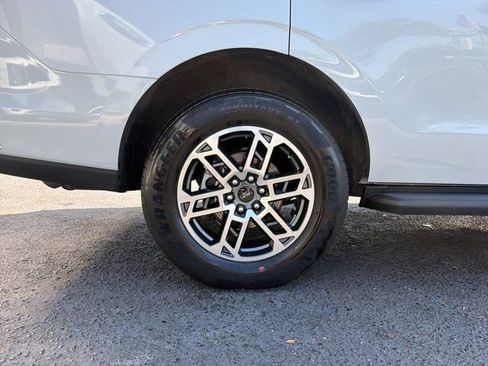 Used 2025 Ford Expedition Active image 32