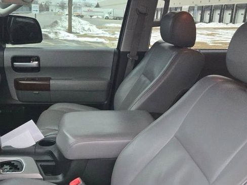 Used 2014 Toyota Sequoia Platinum image 3