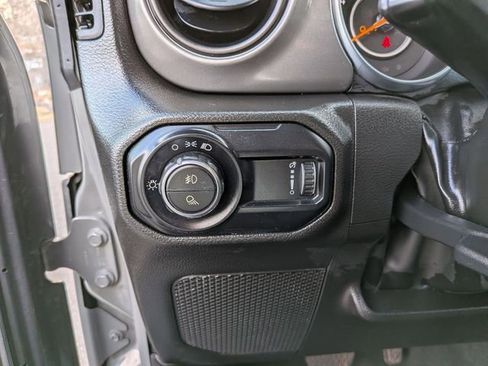 Used 2023 Jeep Gladiator Sport image 14