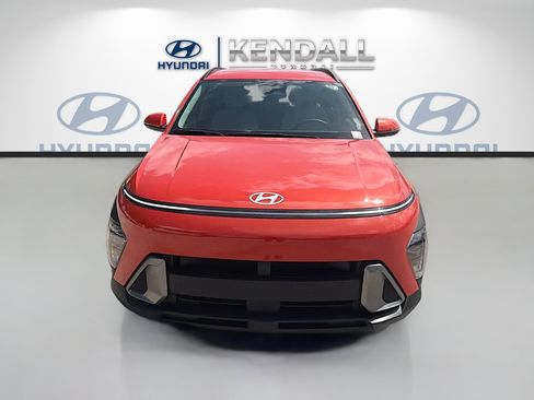 Used 2024 Hyundai Kona SEL w/ Convenience Package FWD image 2