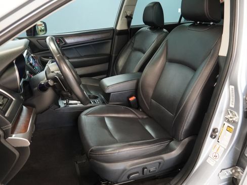 Used 2018 Subaru Outback 3.6R Limited AWD/4WD image 3