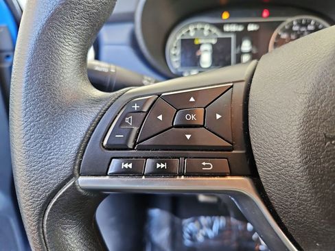 Used 2023 Nissan Versa SV image 11