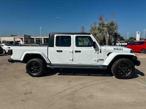 Used 2023 Jeep Gladiator Sport AWD/4WD image 2