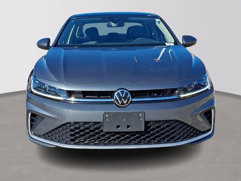 Used 2025 Volkswagen Jetta SE FWD image 2