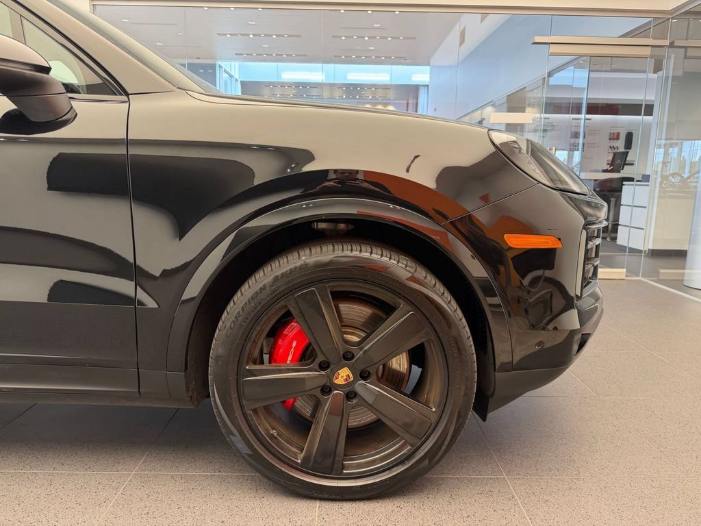 Certified 2025 Porsche Cayenne S AWD/4WD image 25