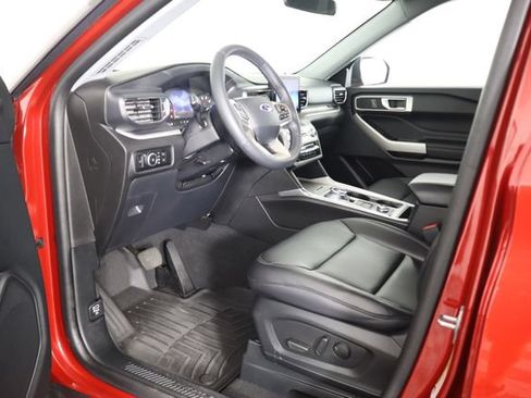 Used 2024 Ford Explorer XLT w/ Equipment Group 202A AWD/4WD image 35
