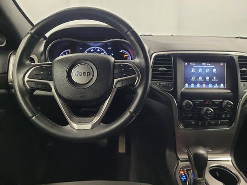 Used 2018 Jeep Grand Cherokee Laredo RWD image 26