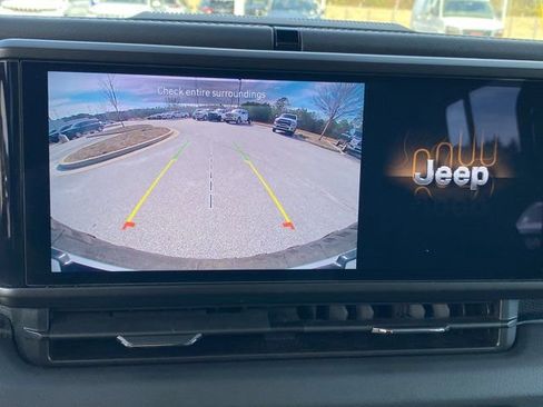 Used 2024 Jeep Wrangler Unlimited Rubicon image 12