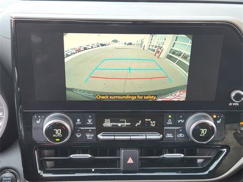 Used 2023 Toyota Highlander XLE image 13