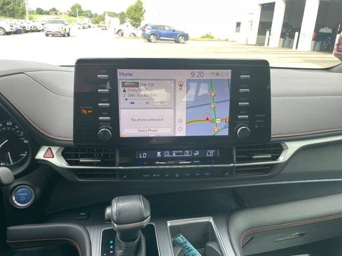 Used 2021 Toyota Sienna XSE FWD image 12