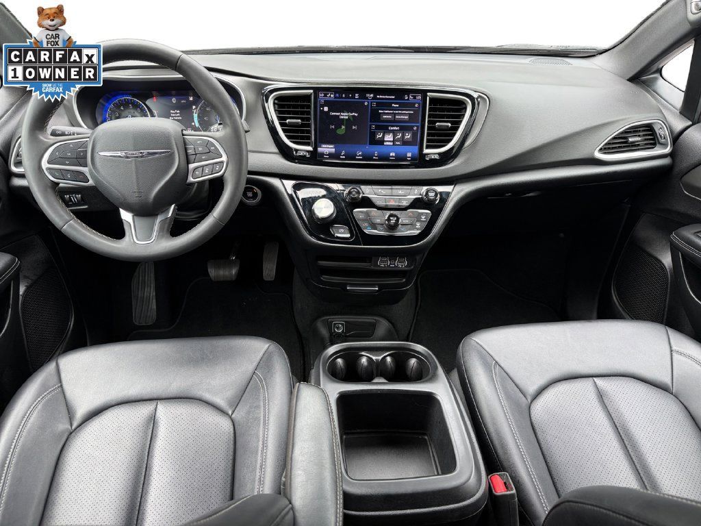 Used 2025 Chrysler Pacifica Select FWD image 10