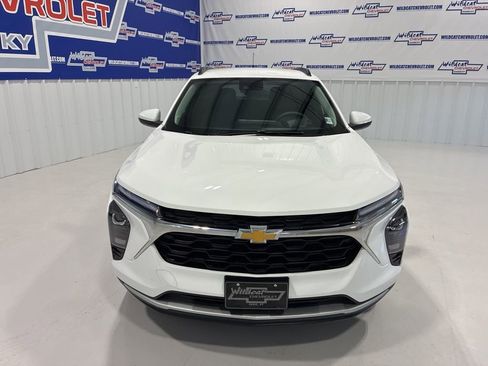 Used 2025 Chevrolet Trax LT FWD image 10