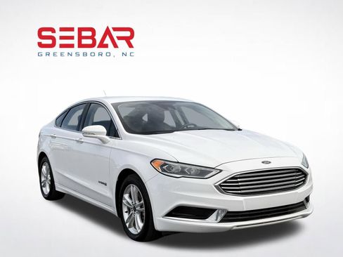 Used 2018 Ford Fusion SE w/ Equipment Group 602A FWD image 3