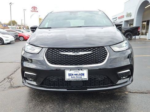 New 2026 Chrysler Pacifica Select image 2