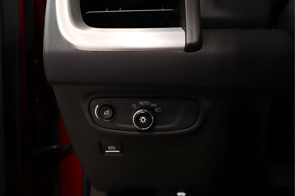 Used 2023 GMC Terrain SLE w/ Driver Convenience Package FWD image 18