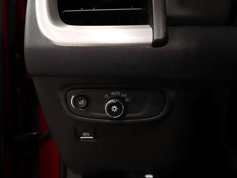 Used 2023 GMC Terrain SLE w/ Driver Convenience Package FWD image 18