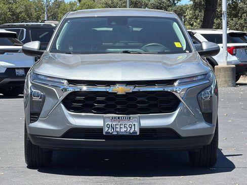 Used 2024 Chevrolet Trax LS w/ LS Convenience Package FWD image 8