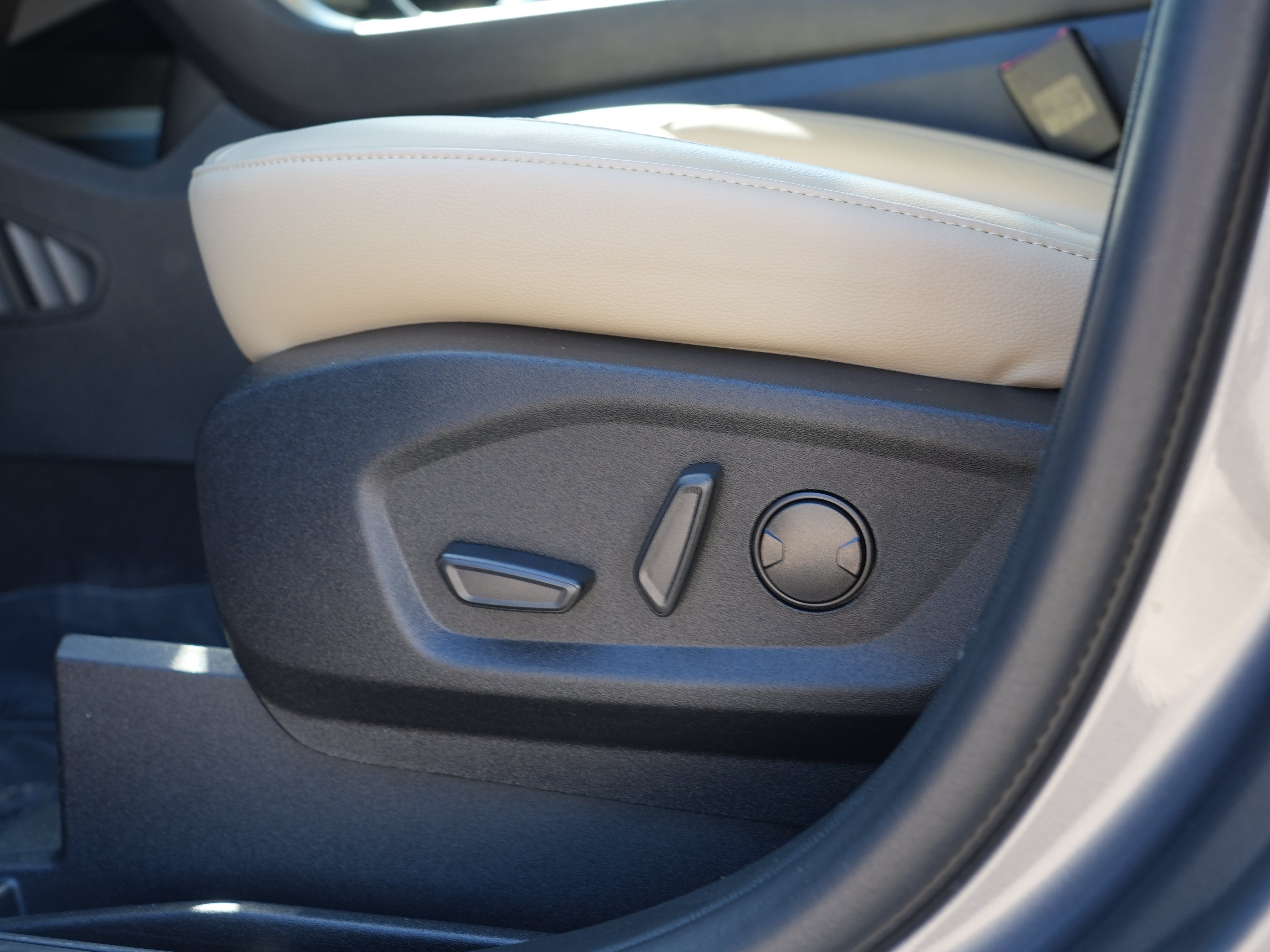 Used 2023 Ford Edge SEL w/ Convenience Package AWD/4WD image 17