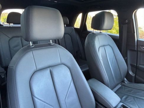 Used 2022 Audi Q3 2.0T Premium w/ Convenience Package image 47