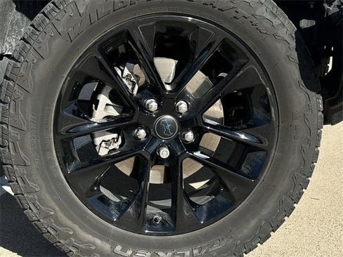 Used 2024 Jeep Wrangler Unlimited Sahara w/ Technology Group image 14