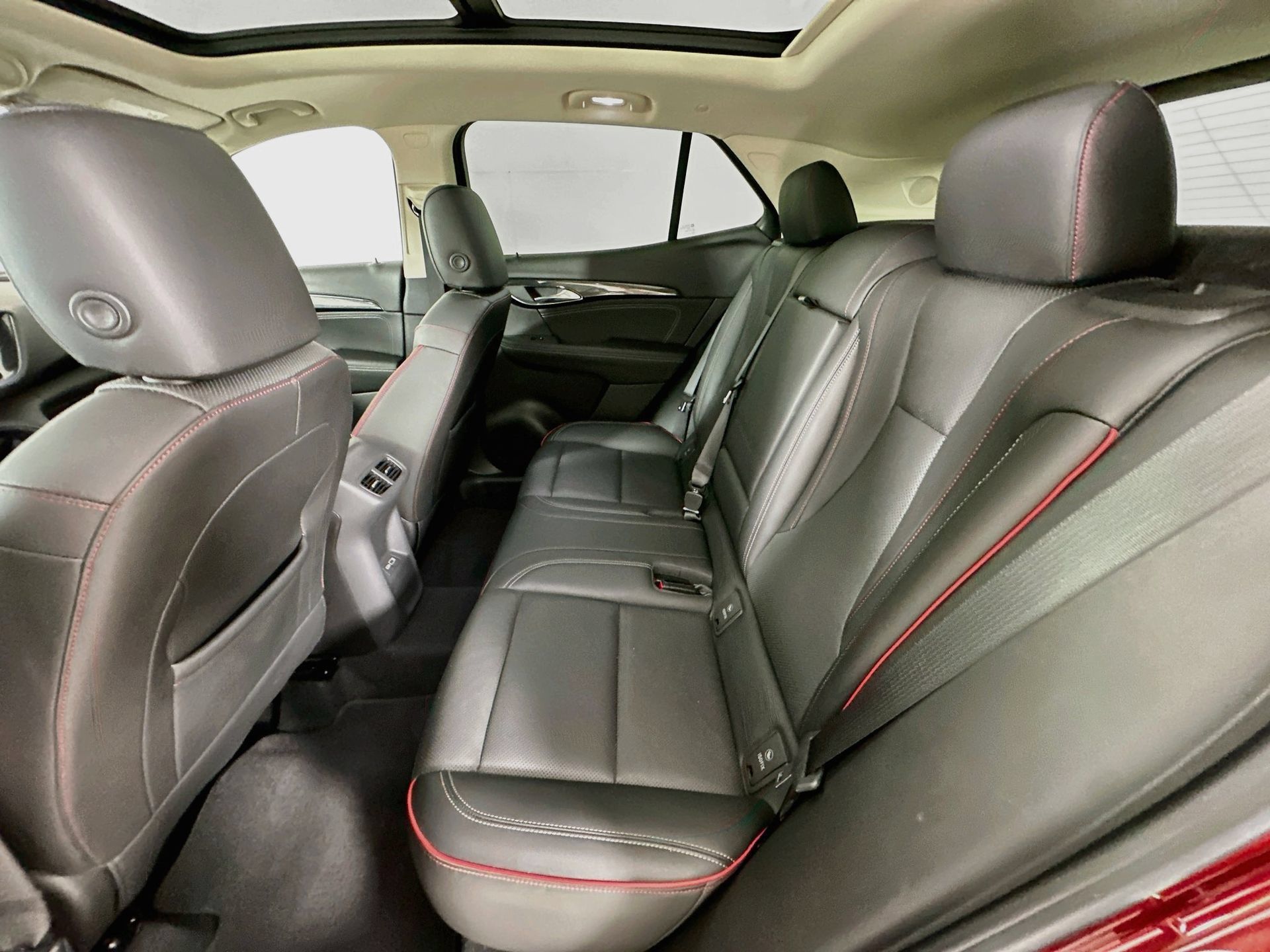 Used 2022 Buick Envision Essence w/ Sport Touring Package FWD image 25