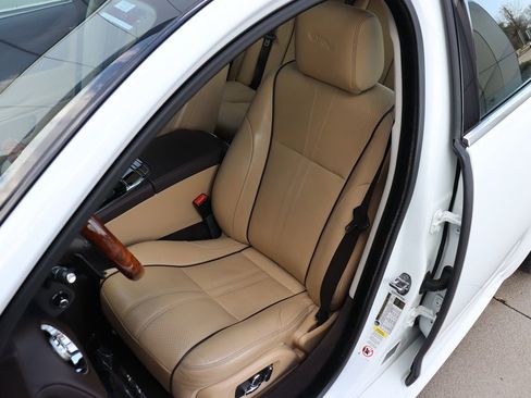 Used 2017 Jaguar XJ R-Sport image 31