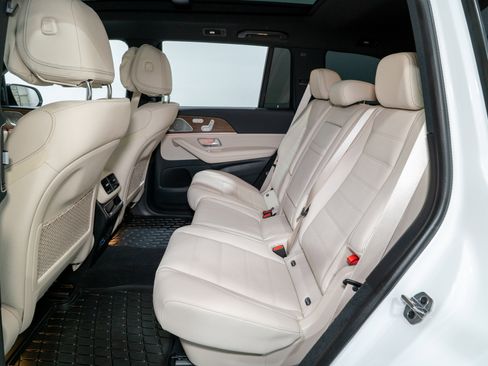 Used 2025 Mercedes-Benz GLS 450 4MATIC image 32