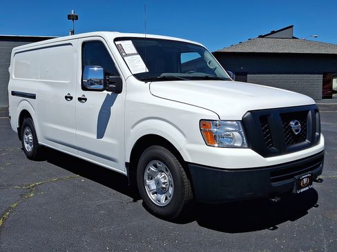 Used 2021 Nissan NV 3500 SV RWD image 1