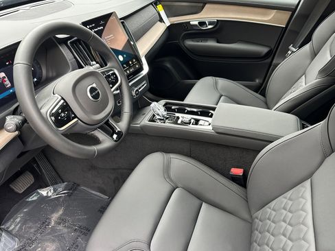 New 2025 Volvo XC90 B6 Plus image 8