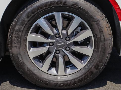 Used 2024 Chrysler Pacifica Limited FWD image 12