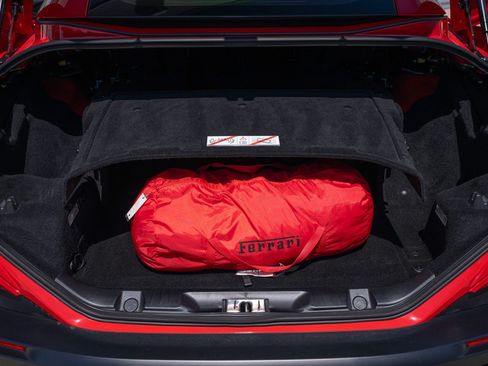 Used 2019 Ferrari Portofino RWD image 25
