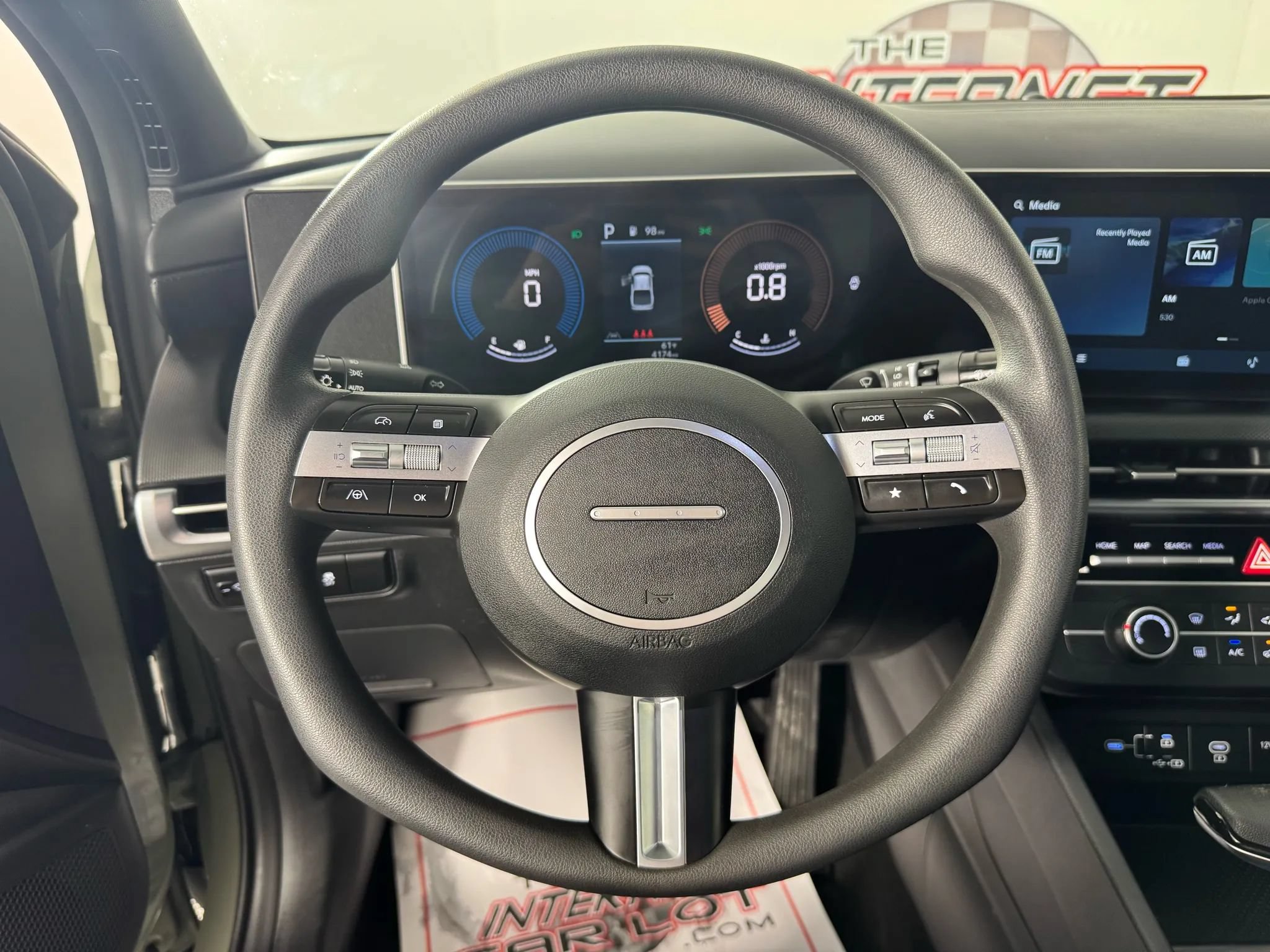 Used 2025 Hyundai Santa Cruz SE AWD/4WD image 13