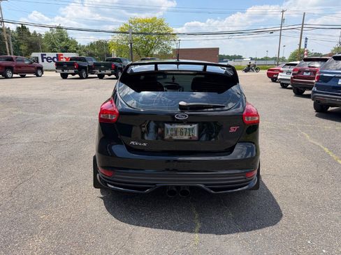 Used 2017 Ford Focus ST FWD image 5