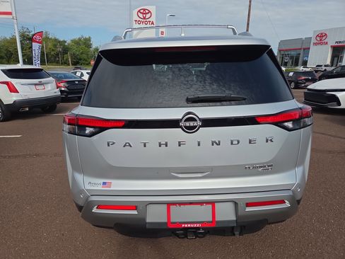 Used 2023 Nissan Pathfinder Platinum image 4