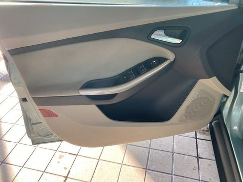 Used 2012 Ford Focus SEL w/ SEL/Titanium Winter Pkg image 9