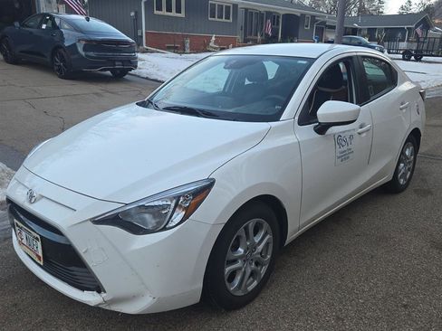 Used 2017 Toyota Yaris iA image 5