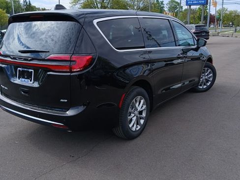 New 2027 Chrysler Pacifica Select AWD/4WD image 7